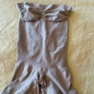 SKIMS Strapless Shapewear Bodysuit (Mid-Thigh) | Size M | NWOT